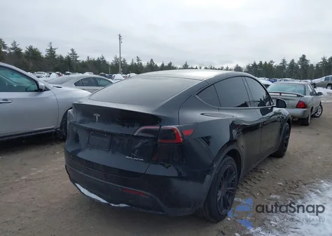2023 Tesla Model Y Awd/Long Range Dual Motor All-Wheel Drive z USA, uszkodzony, nr VIN 7SAYGDEE1PF612345